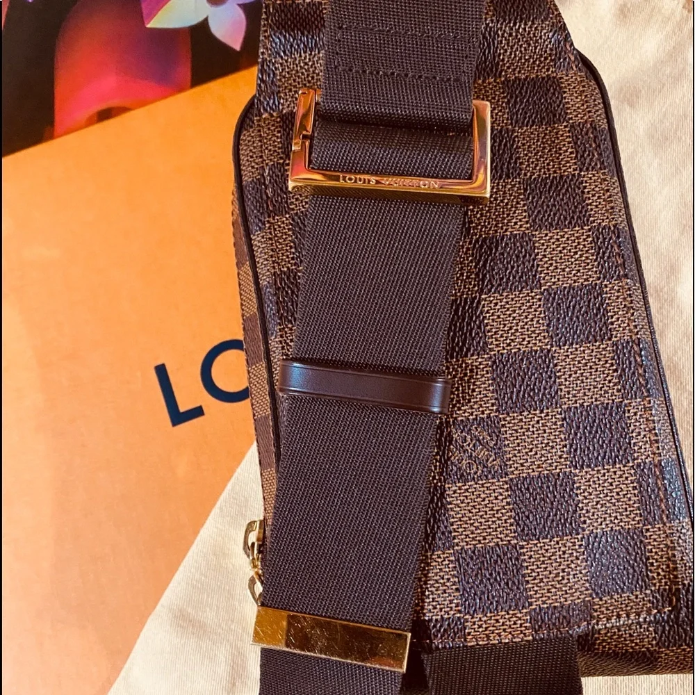 🧸🧸🧸 Authentic Louis Vuitton Geronimo Bodybag